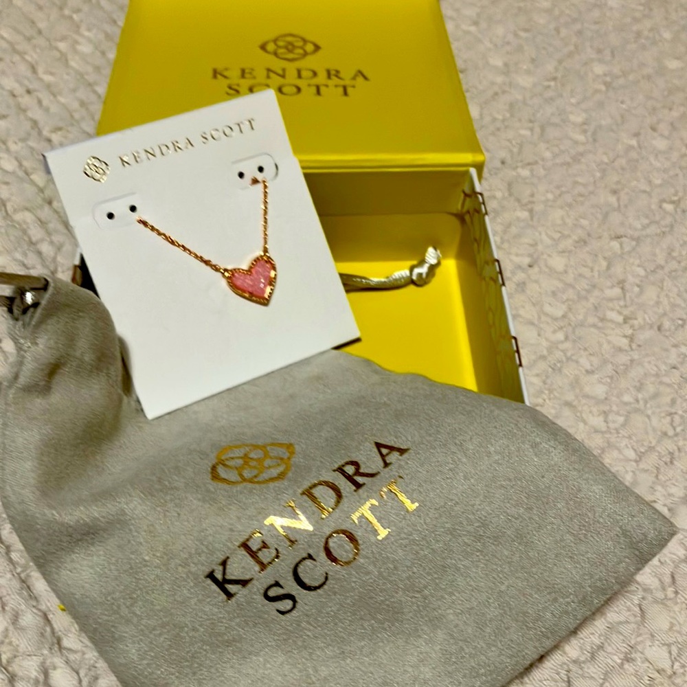 Brand new Kendra Scott Ari heart short pendant necklace.